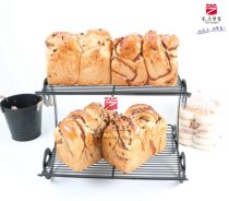 Art products to help customers Bread rack baking soft iron double-layer display props Bakery ornaments