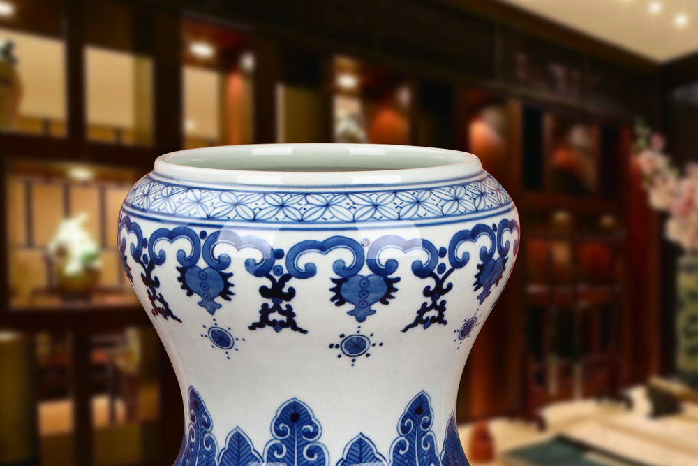 High - grade hand - made of blue and white porcelain of jingdezhen ceramics binaural head sweet garlic Chinese style household vase and furnishing articles