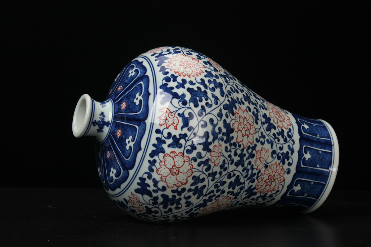 Jingdezhen blue and white youligong high - grade ceramic vases, antique hand - made porcelain lotus flower name plum bottle mesa adornment