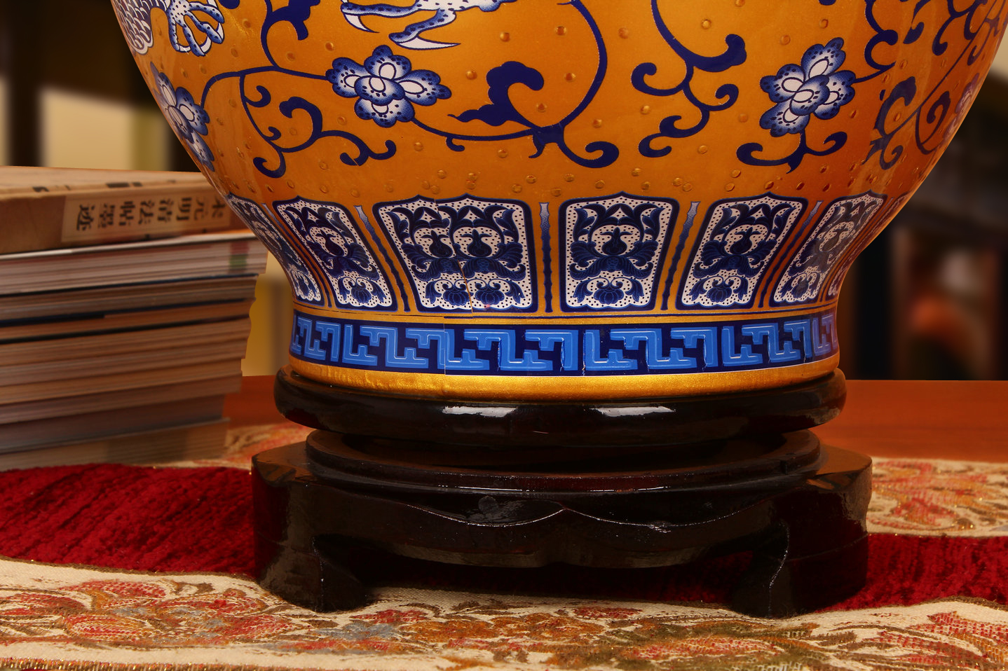 High - grade colored enamel porcelain of jingdezhen ceramics gold auspicious dragon vase modern Chinese style household furnishing articles
