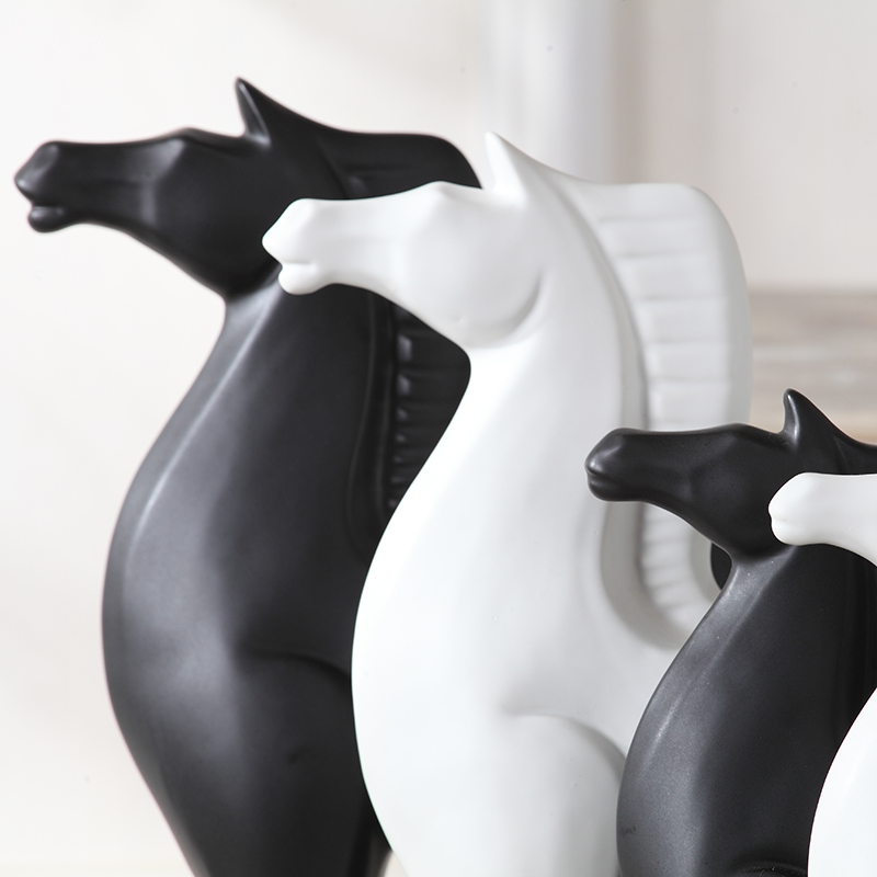 Ceramic horse furnishing articles creative household act the role ofing is tasted, black and white north European style living room TV cabinet wine porch soft decoration