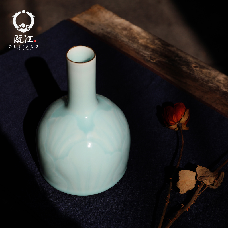 Oujiang longquan celadon vase whirlwind bottle creative ceramic craft flower adornment of the sitting room of Chinese style household furnishing articles