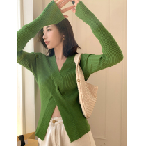 2021 Spring and Autumn New temperament cross kink knitted top female hem split sweater slim base shirt