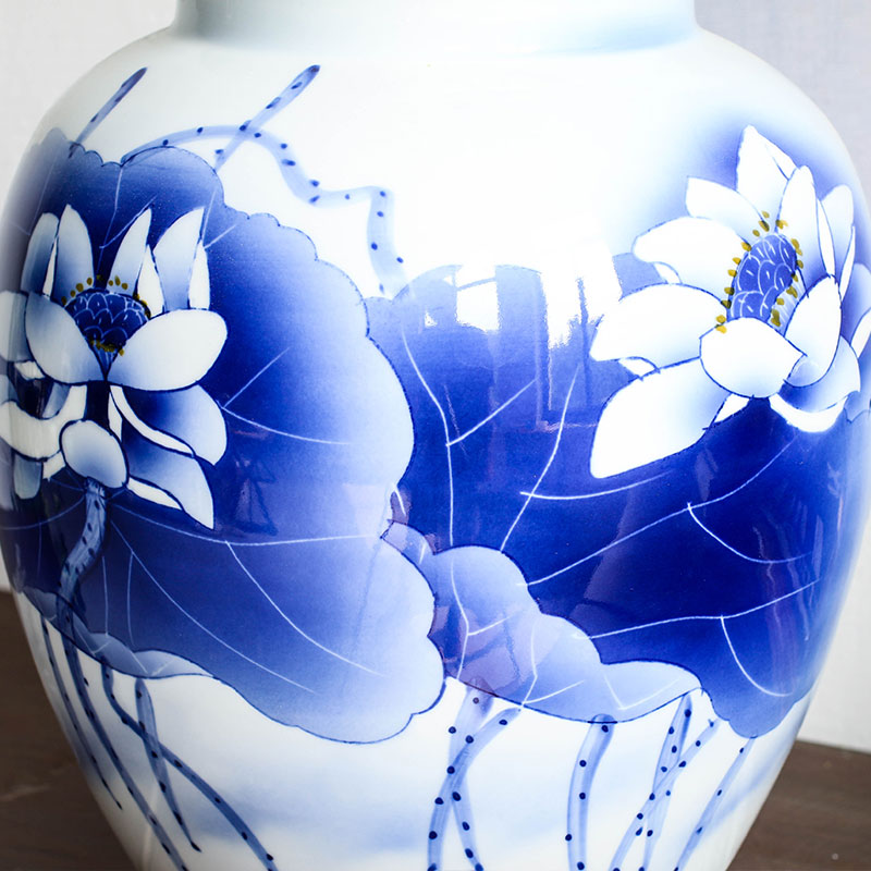 Hand made lotus large blue and white porcelain vase, jingdezhen ceramic furnishing articles, the sitting room is the study of new Chinese style antique porcelain desktop