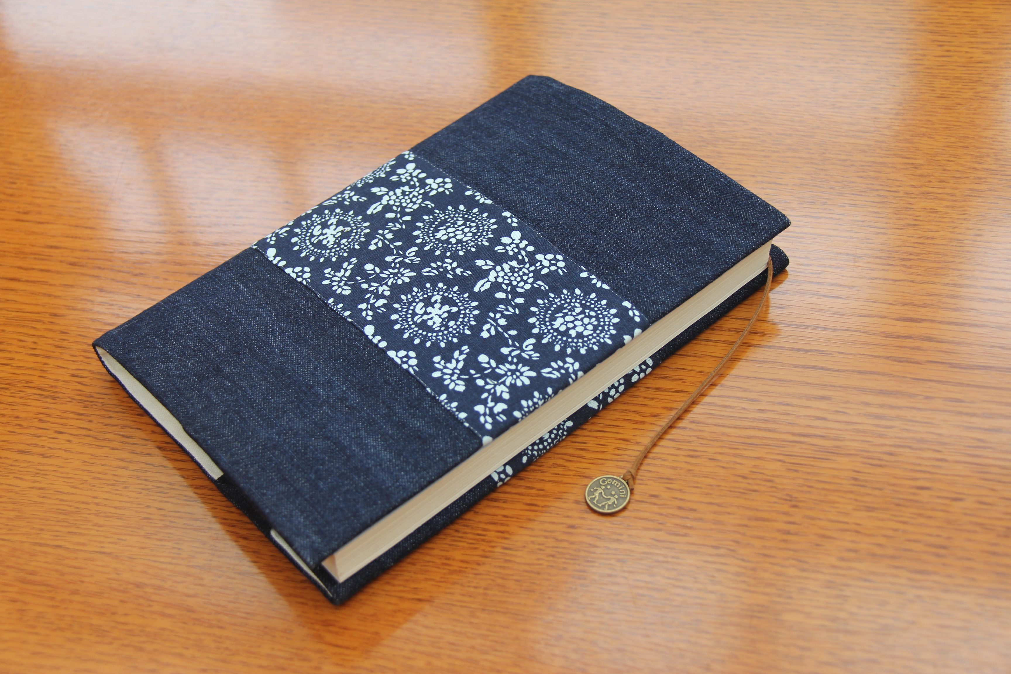 读者正品原创设计可调节手工制作布艺书衣书套花知晓