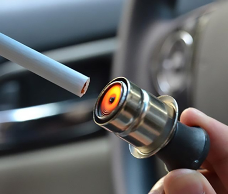 为何抽烟人少了,汽车还要标配点烟器?