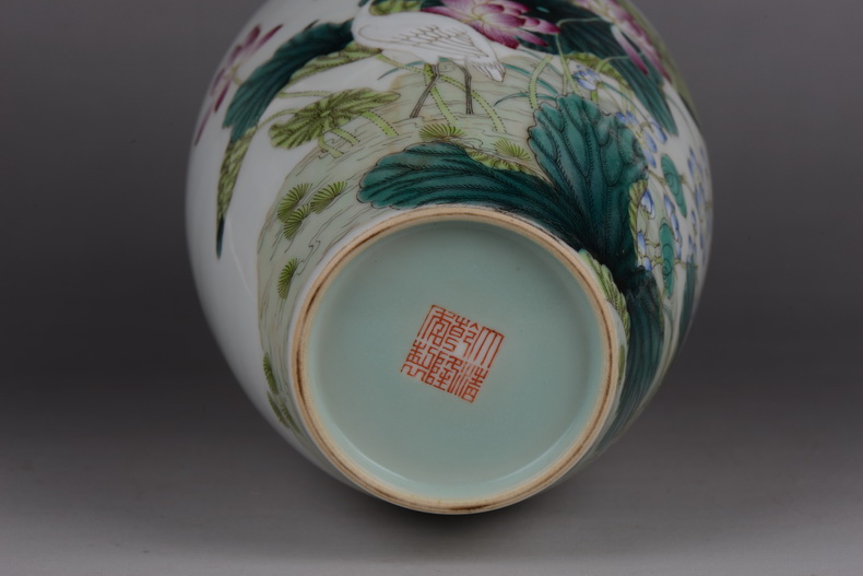 Jingdezhen pianology picking antique art porcelain enamel bottle crane lotus business gifts