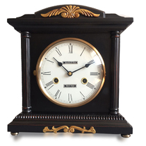 American European-style retro mechanical table clock Antique winding clock starts at the whole point to tell the time Living room bedroom table clock ornaments