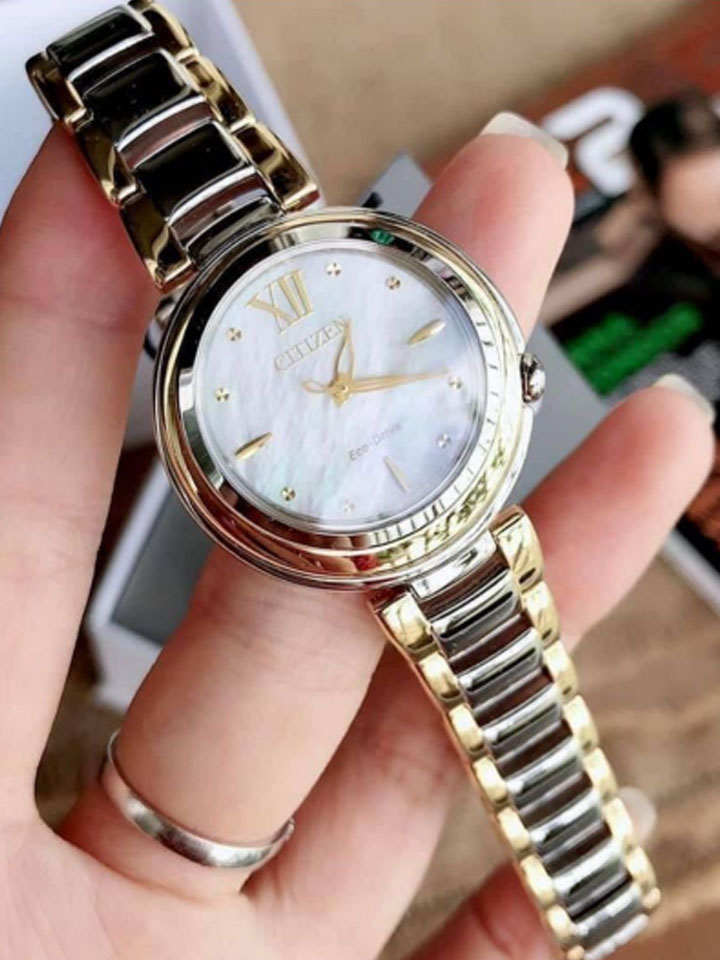 西铁城珍珠贝母表盘光动能女士手表