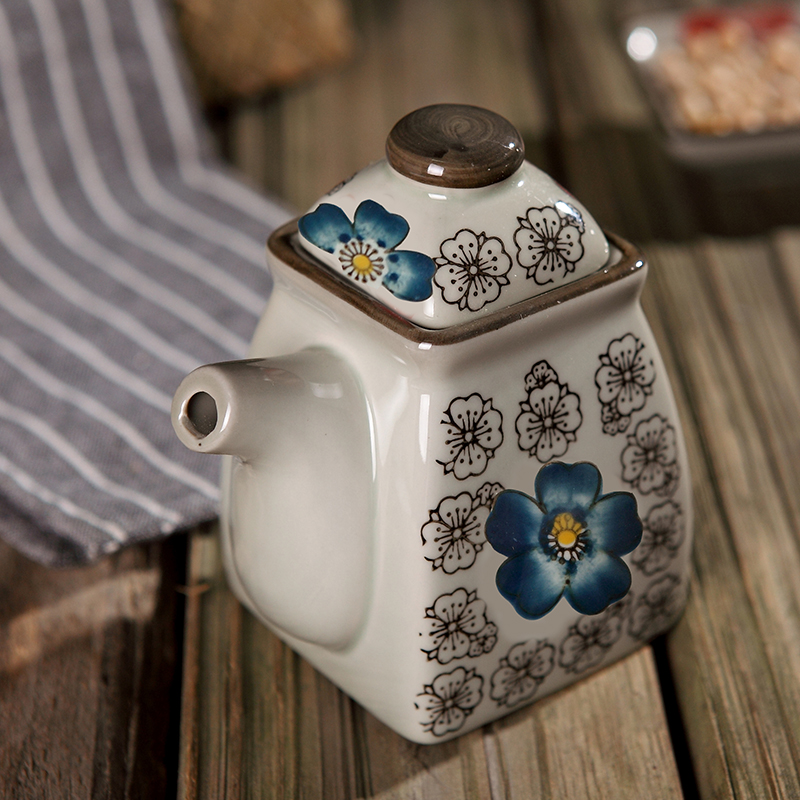 Japanese ceramics feng oil can creative caster vinegar pot under the glaze color bottle of vinegar pot seasoning jar of hot pepper sauce