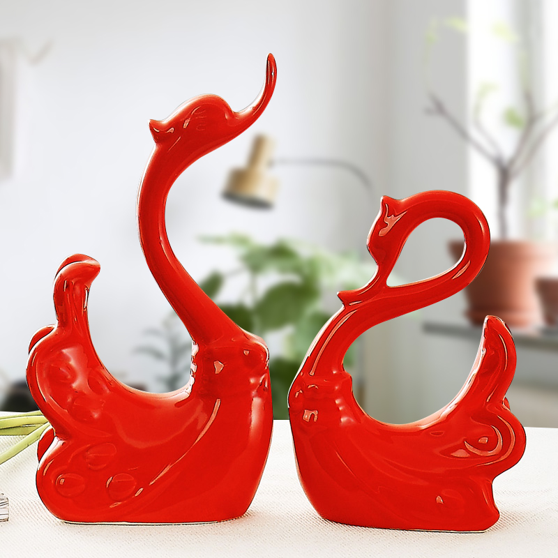 Modern home wine ark, adornment furnishing articles sitting room decoration creative ceramic handicraft room desktop couples swan