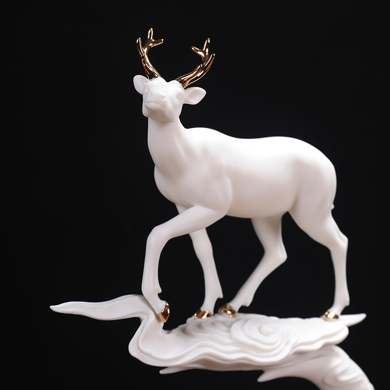 Oriental deer clay ceramic place to live in the living room TV cabinet wine cabinet office desktop decoration/all the way up