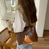 This year's popular large-capacity retuguto special bag female autumn winter 2022 new small crowd design briefcase single shoulder bag