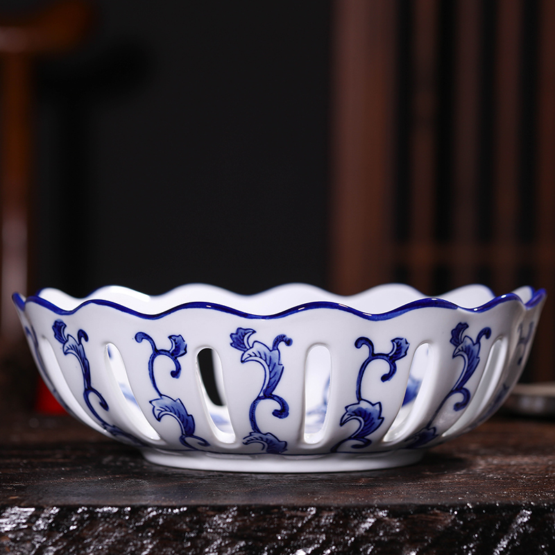 Creative household table sitting room antique Chinese blue and white porcelain of jingdezhen ceramics hollow - out fruit bowl dried fruit tray