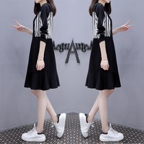 European station in the early autumn of 2022 the new Korean version of loose and large size small black skirt