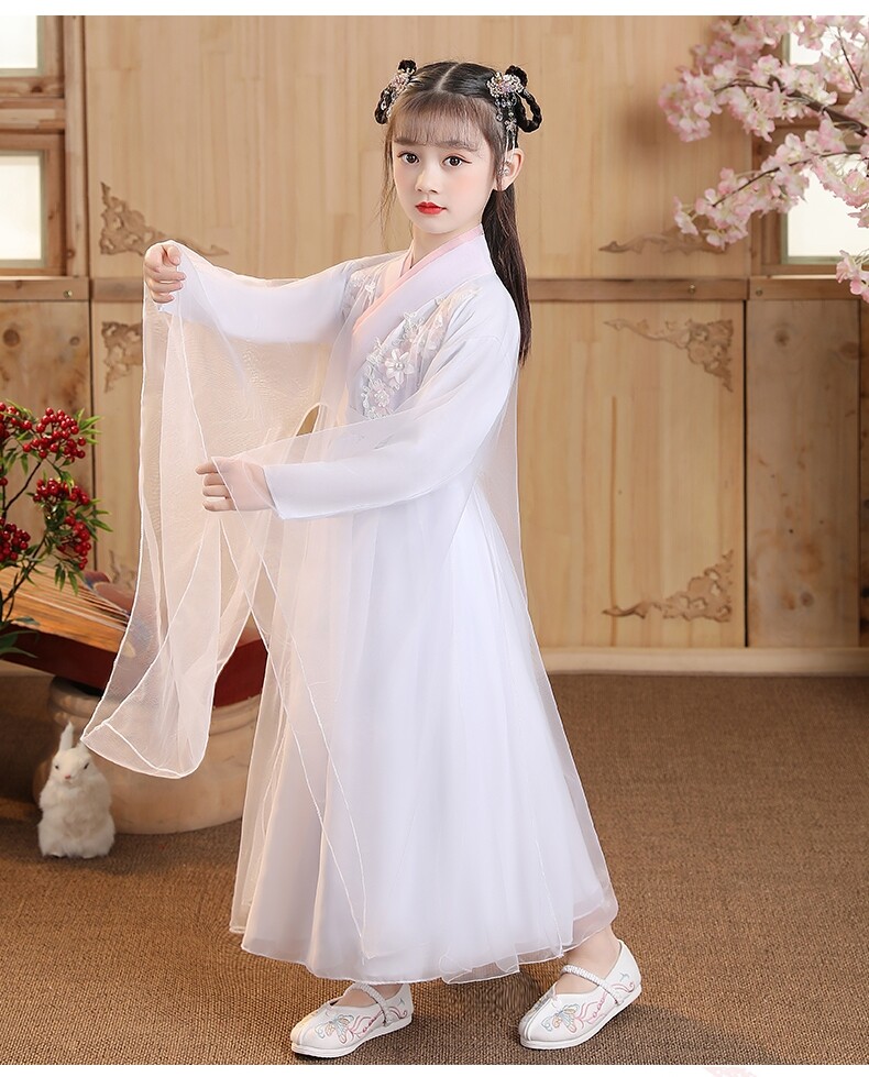 醋纤)100%材质成分2022年冬季上市年份季节a20437货号白色连衣裙 外沙