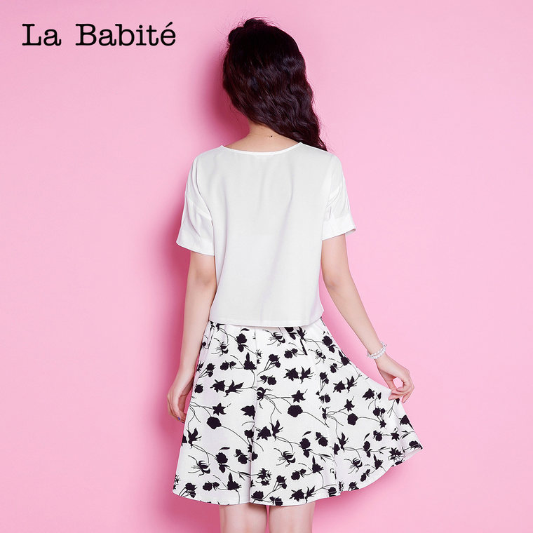 拉夏贝尔 拉贝缇2015夏新款 贴布绣上衣印花裙两件套套装60003085