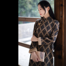 Xiao Gongzi) Xijiangyue retro Republic of China style geometric pattern warm and comfortable corduroy cheongsam dress QP86