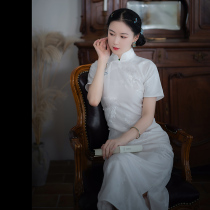Xiaogong) White moonlight) Retro slim slim Republic of China wind old satin jacquard slim short-sleeved cheongsam dress