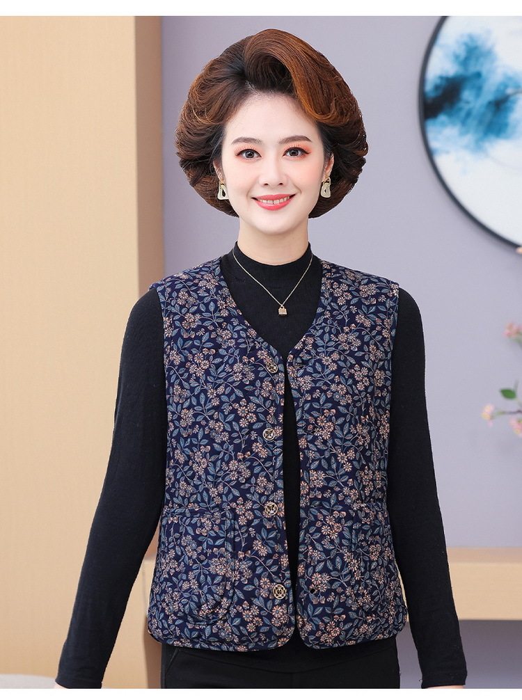 老年人秋冬装妈妈马甲女老人背心奶奶加绒坎肩太太加厚驼绒棉马夹