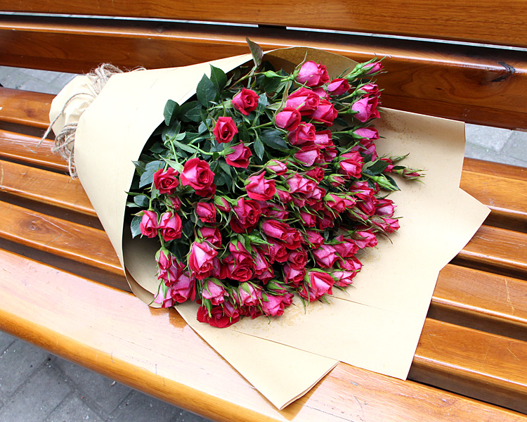 合肥多头小玫瑰礼盒蔷薇花束鲜花速递西安福州表白闺蜜生日送花