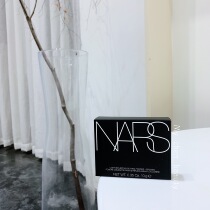 10g Korean-free new NARS NARS NARS naked light transparent color honey powder cake makeup modification oil control holding makeup