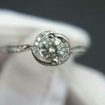 Fu Daisheng Diamond Female Ring Finger PT950 Platinum 50 courting for wedding diamond ring female one-carat wedding special cabinet