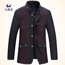 In the middle of autumn and winter the long men's jacket hair is lenient and thickened