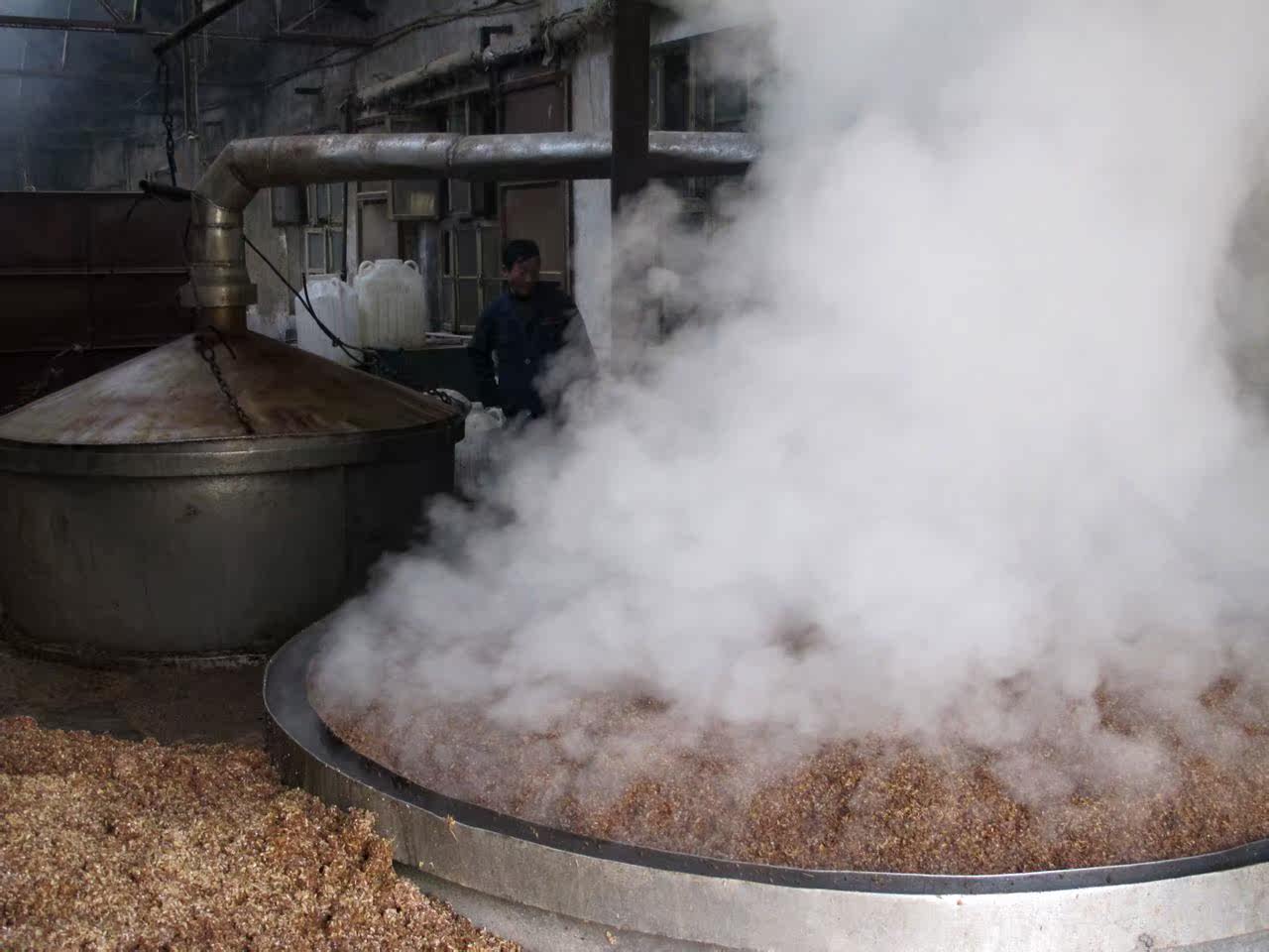 东北农家自酿小烧高粱酒纯粮食酒散装白酒60度 泡药首选5斤包邮