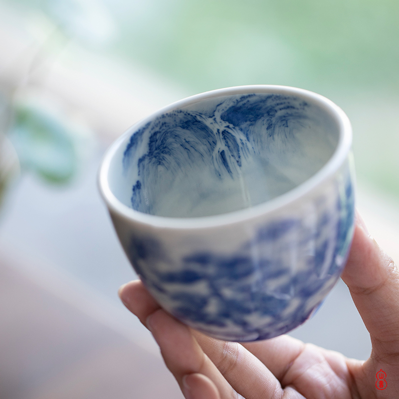 Day trip on the lake green room cup of jingdezhen blue and white sample tea cup high - end ceramic hand - made kung fu tea cups