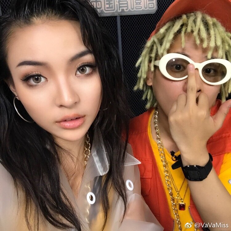 被热狗赞正的vava,圈粉全靠混血眼妆 图9
