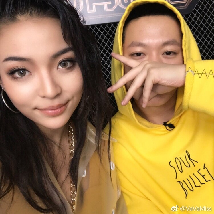 被热狗赞正的vava,圈粉全靠混血眼妆 图6