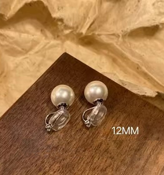 여성 가을과 겨울을위한 흰색의 대형 진주 삼각형 귀 클립이 귀여운 귀걸이가없는 새로운 복고풍 기질 고급 귀걸이 귀걸이 여성 가을과 겨울을위한 흰색의 대형 진주 삼각형 귀 클립이 귀여운 귀걸이가없는 새로운 복고풍 기질 고급 귀걸이 귀걸이