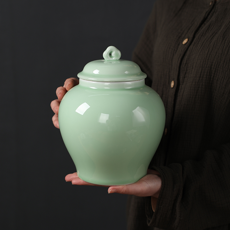 Celadon caddy fixings seal pot 1 catty ceramics is a large green tea pu - erh tea general empty cloth gift box packing