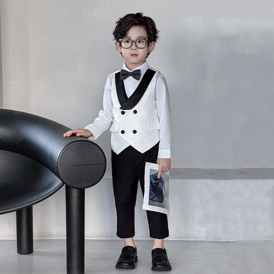 Children's suit boy summer baby's first birthday little host dress British style piano performance costume
Children's suit boy summer baby's first birthday little host dress British style piano performance costume