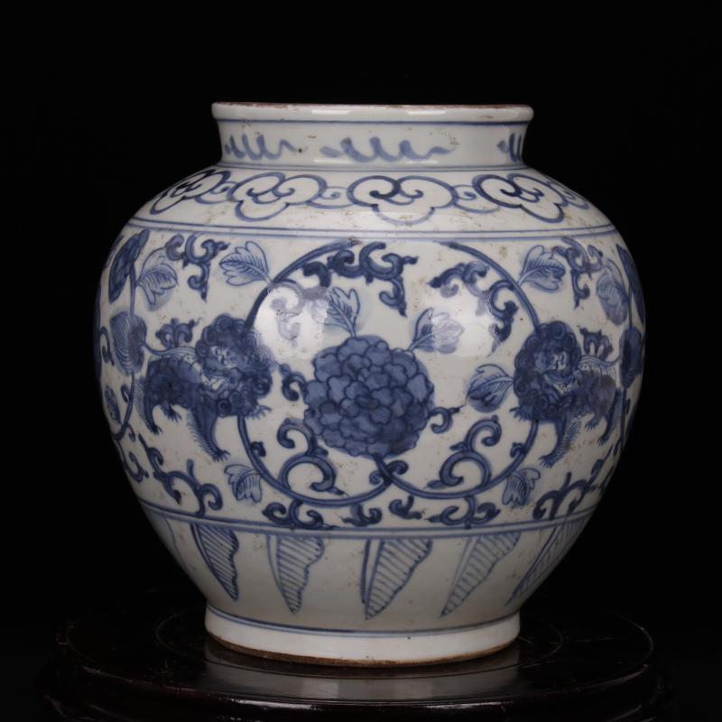 Jingdezhen antique reproduction antique folk blue and white lion play around branches can collect old items hand - made Chinese style classical furnishing articles