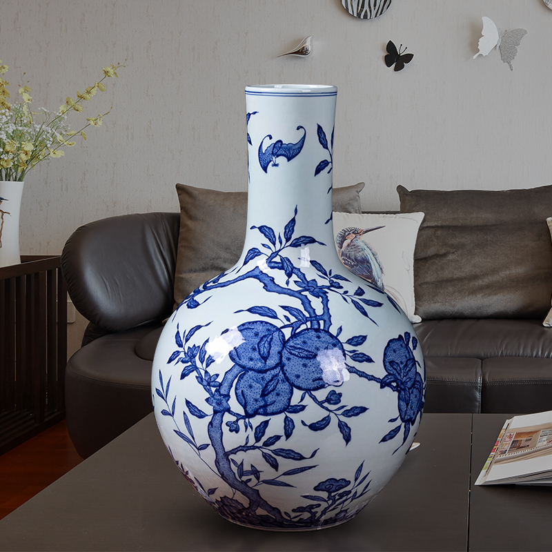 Jingdezhen ceramic antique flat peach blue and white porcelain vases, qianlong sitting room porch study collection of Chinese style household furnishing articles