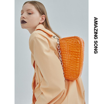Amazing Song baguette bag 2021 popular new autumn winter Joker fashion one-shoulder Super fire niche chain bag