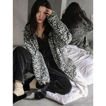 Coral velvet pajamas womens autumn and winter fashion BAO WEN can be worn outside womens winter padded flannel home suit