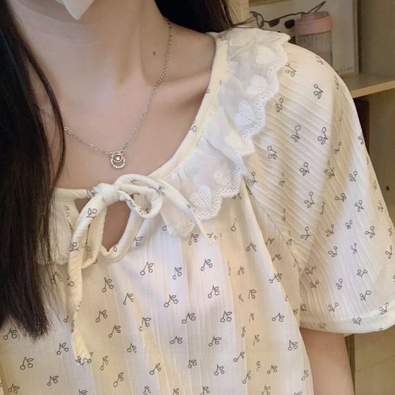 여름에 여성을위한 한국 스타일 Cherry Floral Nightgown 얇은 달콤한 레이스 짧은 슬레이스 간단한 드레스 잠옷은 밖에 착용 할 수 있습니다. 여름에 여성을위한 한국 스타일 Cherry Floral Nightgown 얇은 달콤한 레이스 짧은 슬레이스 간단한 드레스 잠옷은 밖에 착용 할 수 있습니다.