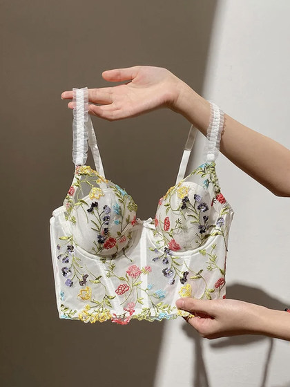 Summer oil painting! French sexy lace pure desire to gather bra set thin girl suspender can wear underwear outside
Summer oil painting! French sexy lace pure desire to gather bra set thin girl suspender can wear underwear outside