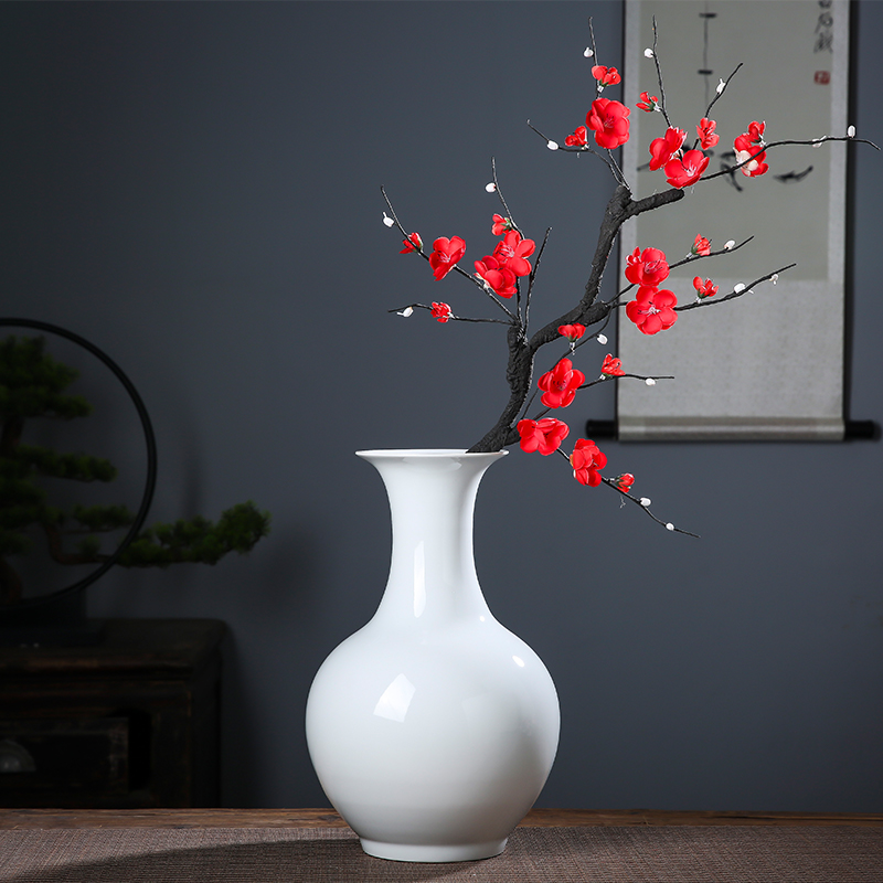 Jingdezhen ceramics European white vase is placed in the modern living room porch dry flower arranging hotel decoration