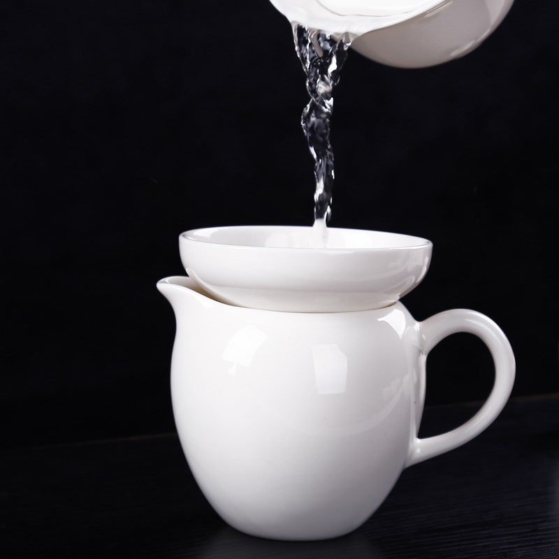 Dehua white porcelain single hook tea ceramic filtration tea set spare parts mesh tea tea strainer base isolation
