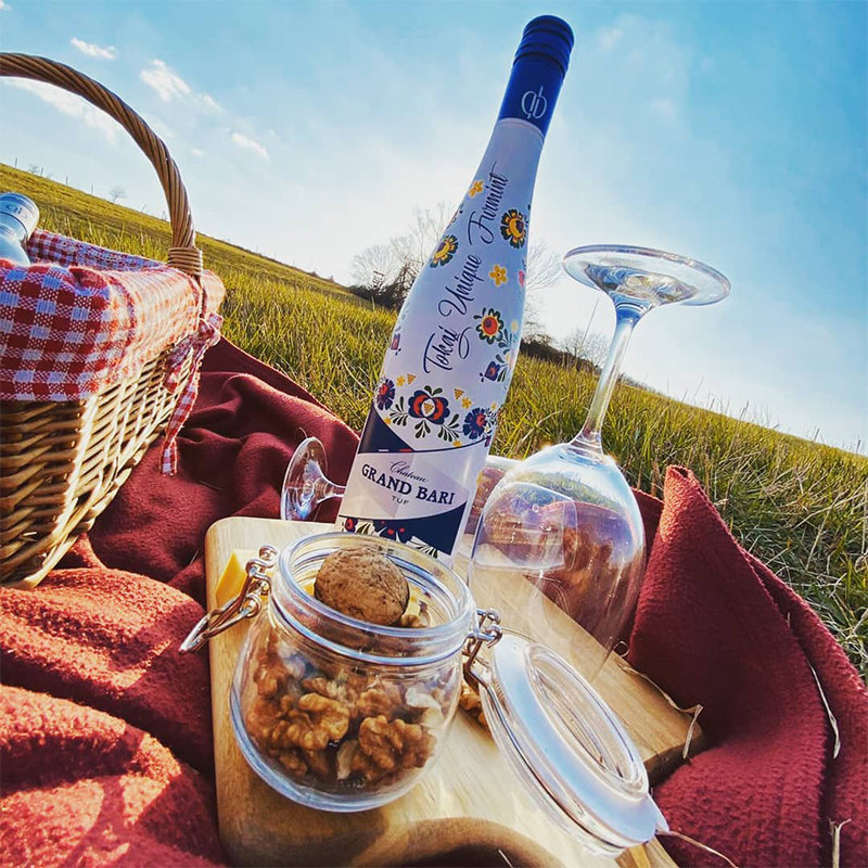 欧洲进口 Grand Bari 托卡伊产区 城市森林限量版 半干白葡萄酒 750ml 天猫优惠券折后￥68包邮包税史低（￥178-110）