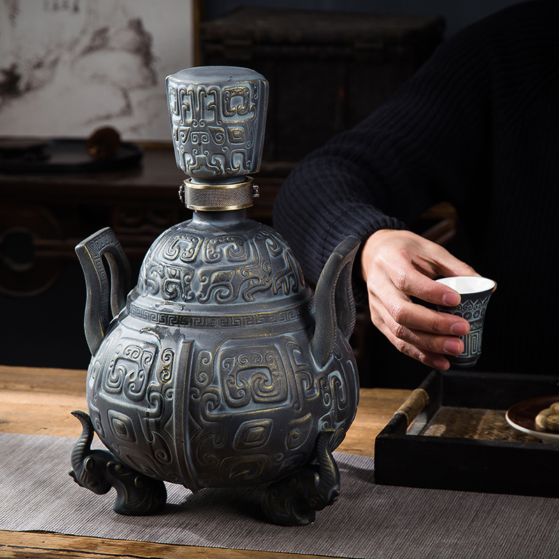 Jingdezhen ceramic bottle 5 jins of micro FanJin light glaze antique imitation bronze zun sheep metal lock seal mercifully wine