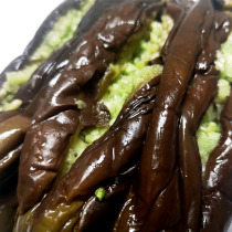 Northeast garlic eggplant kimchi pickles Korean Yanbian eggplant pickles Garlic eggplant farm homemade