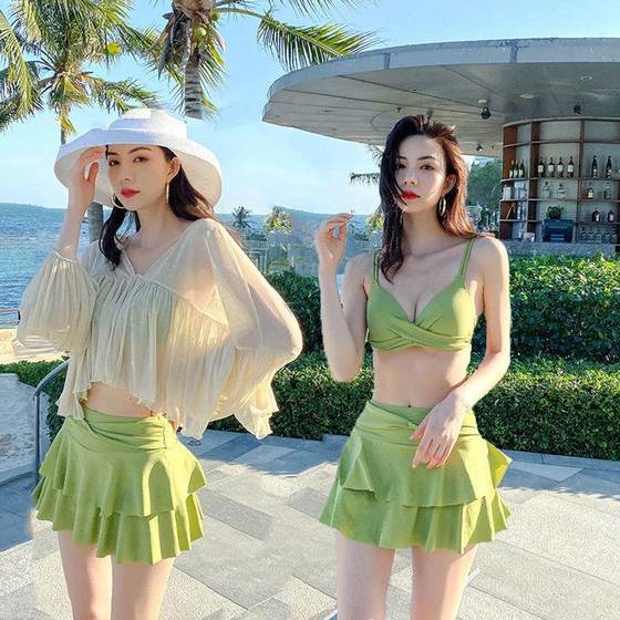 Internet celebrity style split skirt swimsuit women's summer small three-piece shirt bikini sexy belly covering it to make it look slim ins
Internet celebrity style split skirt swimsuit women's summer small three-piece shirt bikini sexy belly covering it to make it look slim ins