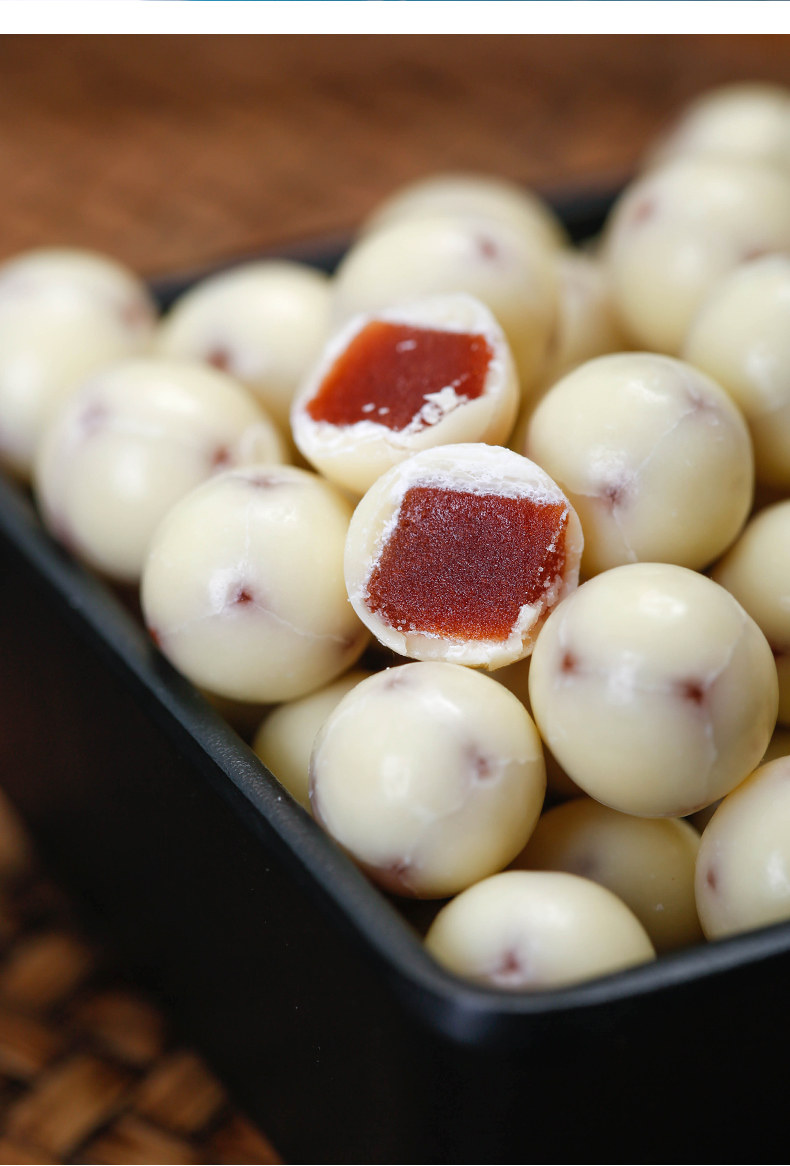 酸奶山楂球黑巧克力山渣夹心办公零食网红酸奶球牛奶味乐散装