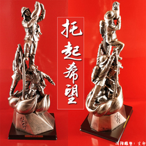 The reverse firefighter sculpture holds up the hope doll decoration fire competition souvenir collection