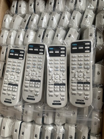 새로운 Epson 특수 프로젝터 원격 제어에는 배터리 X49X05W06X06E10X05ETW650S04가 포함됩니다 새로운 Epson 특수 프로젝터 원격 제어에는 배터리 X49X05W06X06E10X05ETW650S04가 포함됩니다